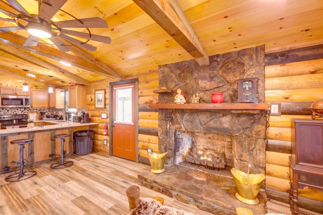 Pet-Friendly Chattanooga Cabin With Hot Tub And Kayaks Bagian luar foto