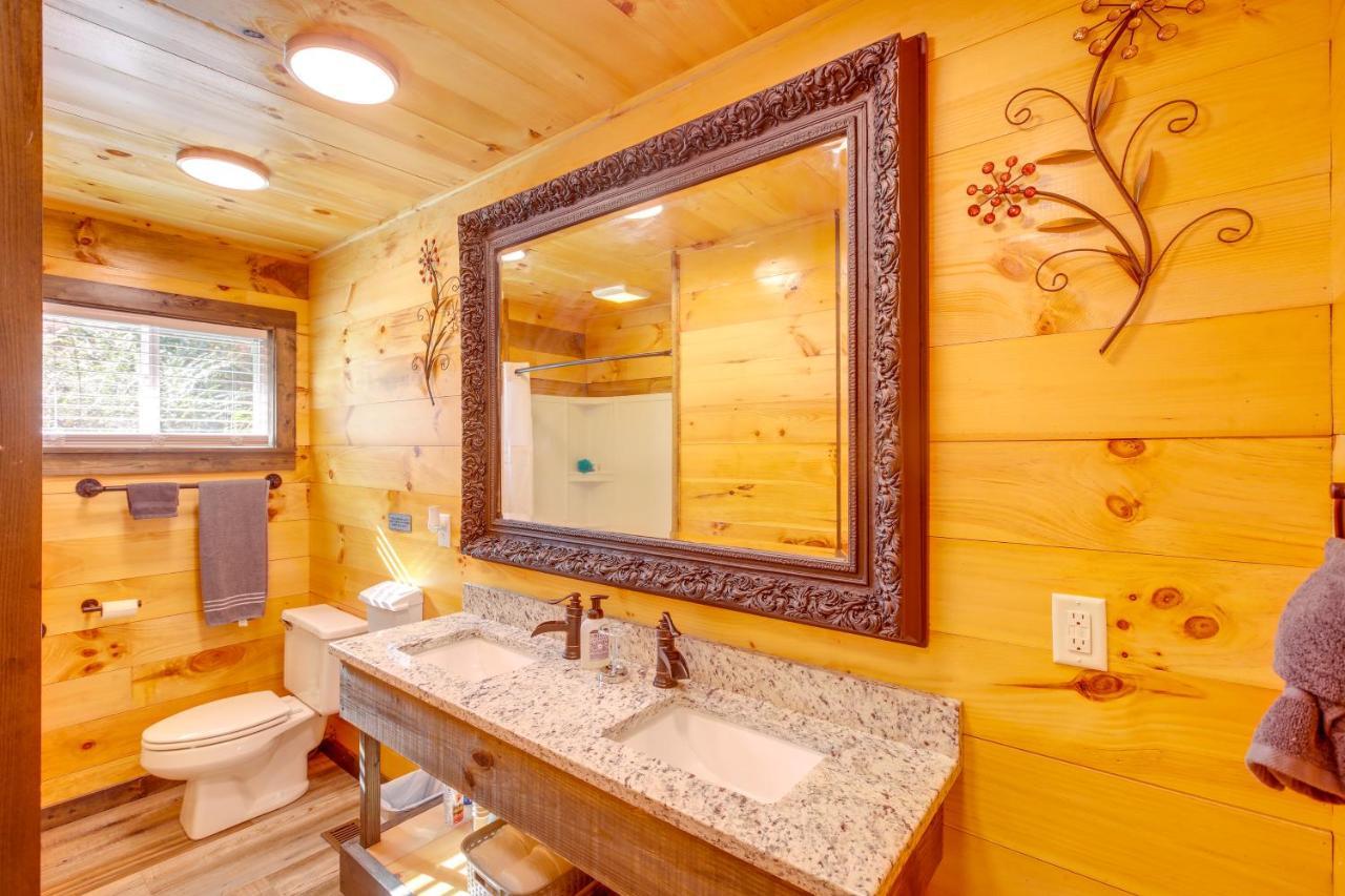 Pet-Friendly Chattanooga Cabin With Hot Tub And Kayaks Bagian luar foto