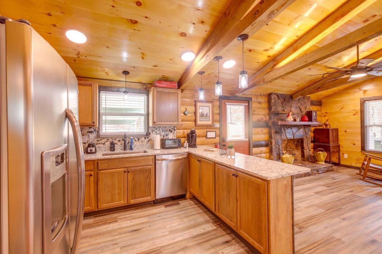 Pet-Friendly Chattanooga Cabin With Hot Tub And Kayaks Bagian luar foto