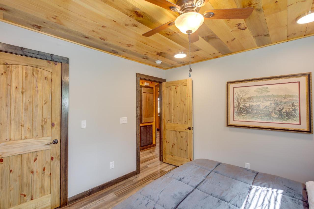 Pet-Friendly Chattanooga Cabin With Hot Tub And Kayaks Bagian luar foto