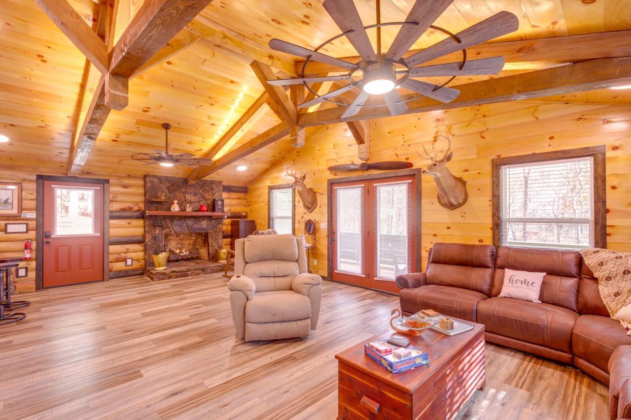 Pet-Friendly Chattanooga Cabin With Hot Tub And Kayaks Bagian luar foto