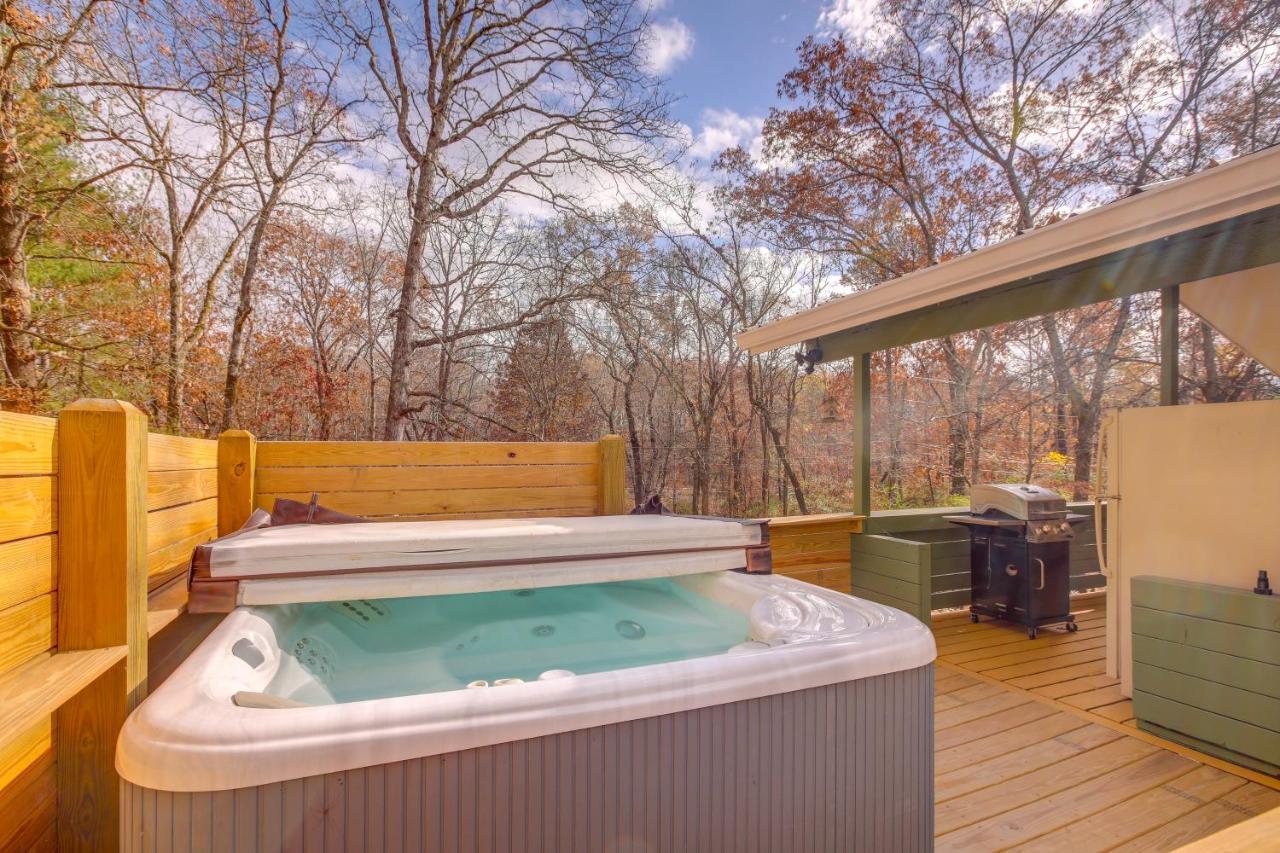 Pet-Friendly Chattanooga Cabin With Hot Tub And Kayaks Bagian luar foto
